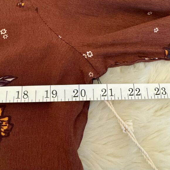 Knot Sisters Mimi & Red Floral Jimmy Blouse Small NWT - Picture 12 of 14